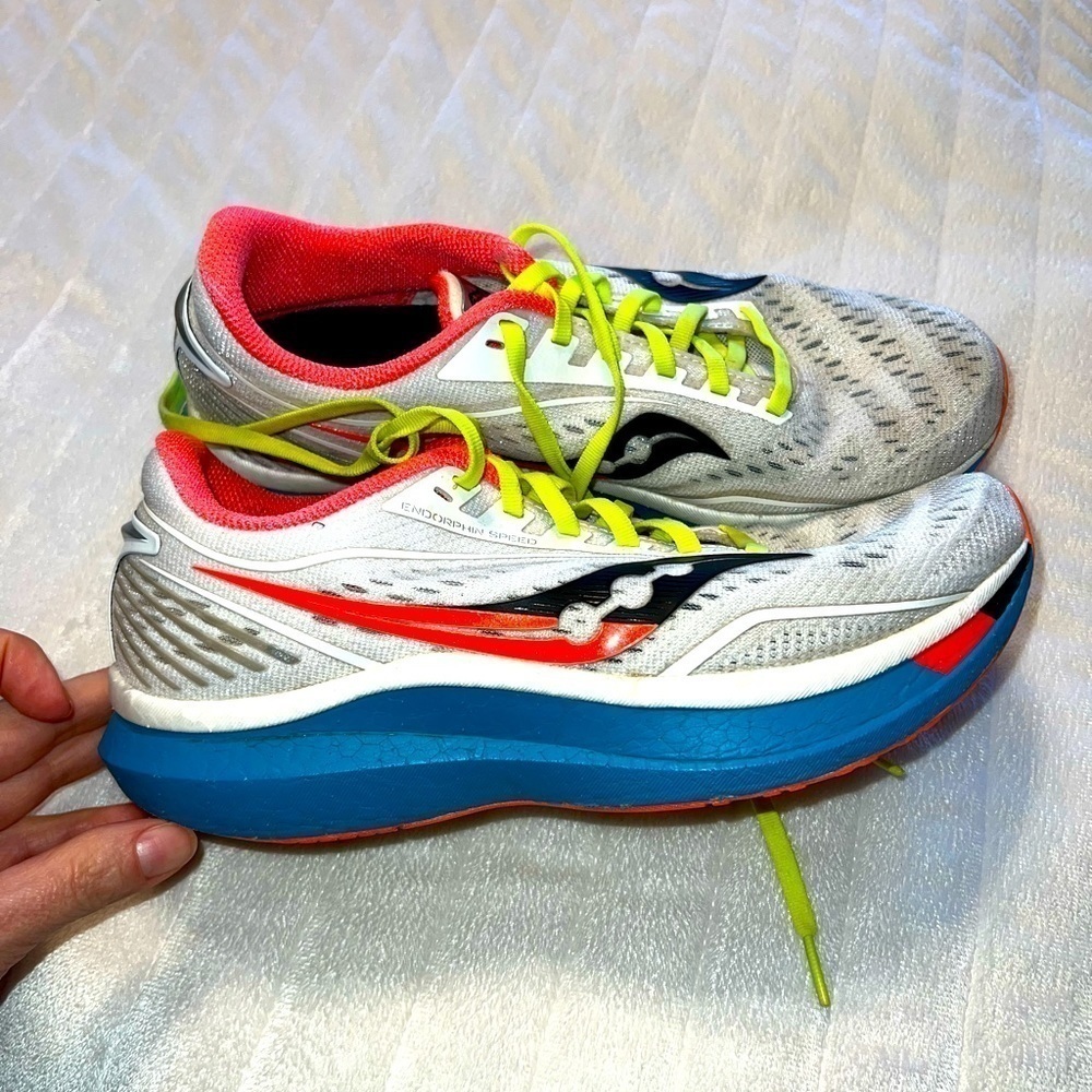 Women’s saucony sneakers size 9.5